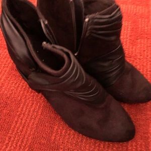 Fiona women’s black leather booties, ankle boots